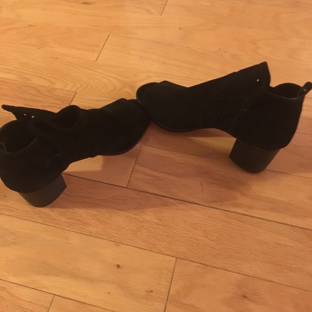 Shoes - Picture 3 of 3